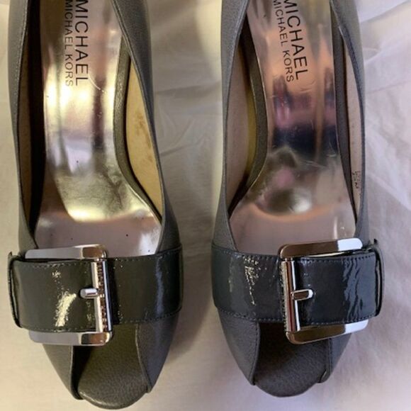 MICHAEL KORS SZ 5 1/2  M  PEEP TOE GRAY - Picture 3 of 6